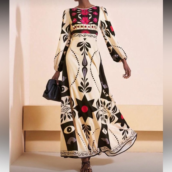 Elegant Black and Cream Patterned Maxi Dress - Picture 6 of 8